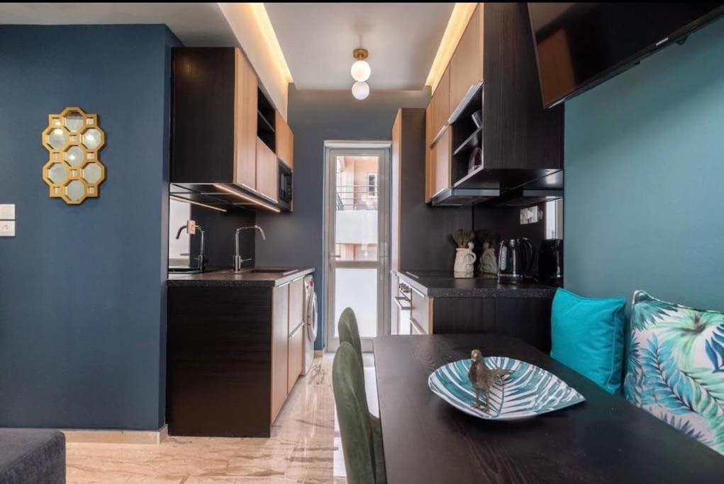Artistic Apt In Vibrant Gazi With Large Terrace By Ghh أثينا المظهر الخارجي الصورة
